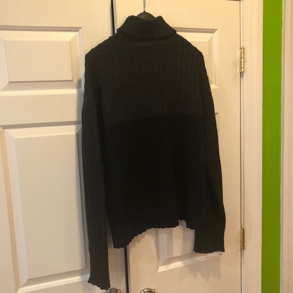 Turtle Neck long sleeve pull over sweater - Picture 3 of 3